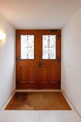 Die antike Eingangstüre