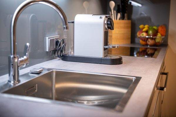 Küche mit Nespresso Maschine