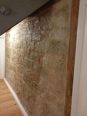 Natursteinwand EG.jpg