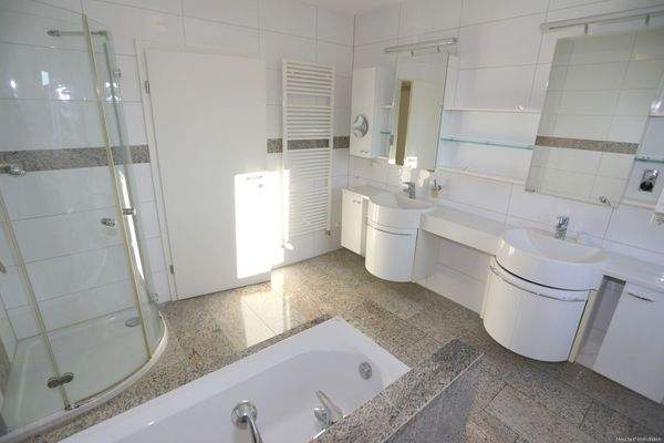 Dusch- und Wannenbad