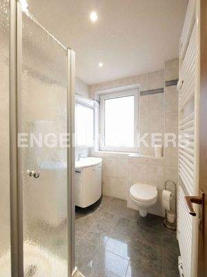 Badezimmer mit begehbarer Dusche