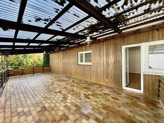 überdachte Terrasse OG