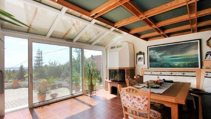 Essen mit offenem Kamin