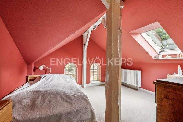 Zimmer 8 im Dachgeschoss (Einliegerwohnung)