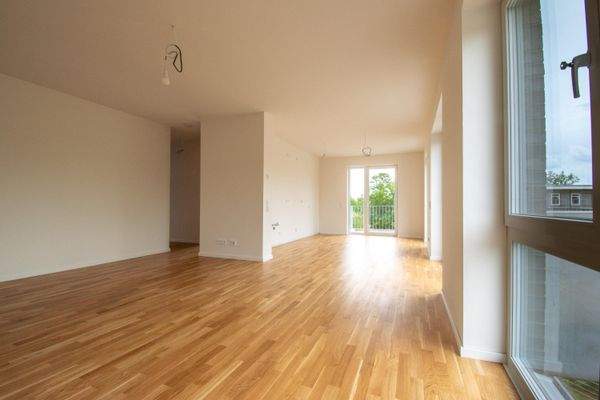 Wohn- und Esszimmer mit offener Küche