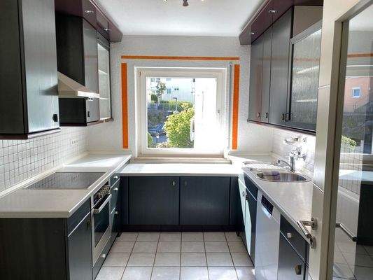 Küche mit ansprechender Einbauküche