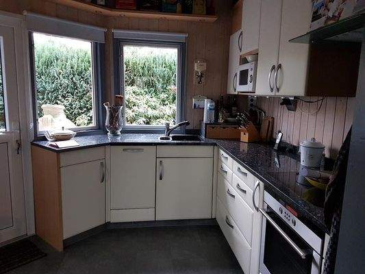 Küche mit Einbauküche