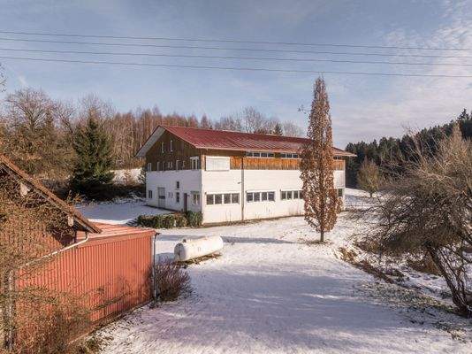 Produktions- und Lagerhalle