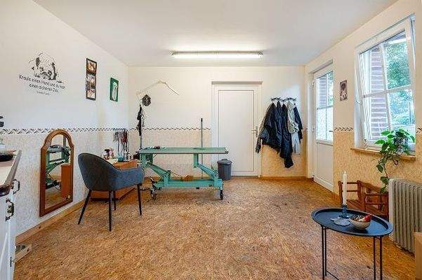 Hundefriseursalon im Scheunentrakt