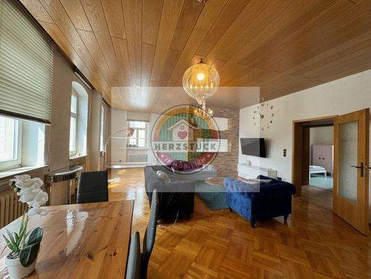 Wohnzimmer mit Durchreiche