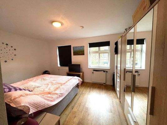 Vorderhaus OG Schlafzimmer