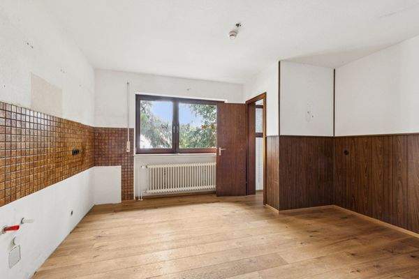 Küche mit Speisekammer