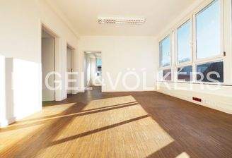 Großer Raum 1.OG.jpg