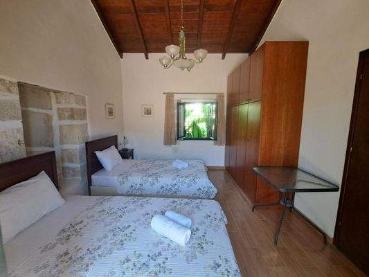 Kreta, Douliana: Renoviertes Steinhaus mit Pool und Garten zu verkaufen