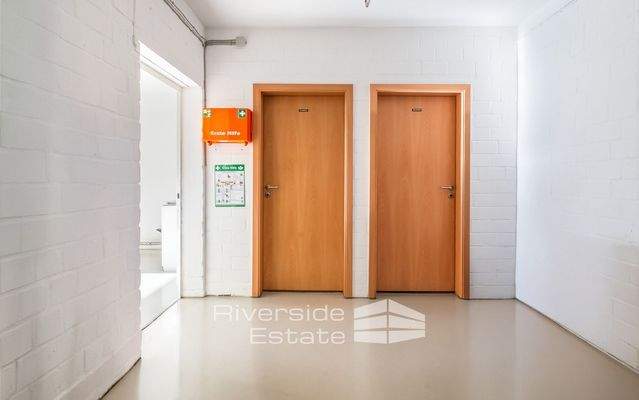 Fachmarkt: Mitarbeiter-WC's und Küche