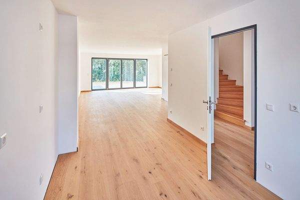 Blick von Küche in den Wohnraum