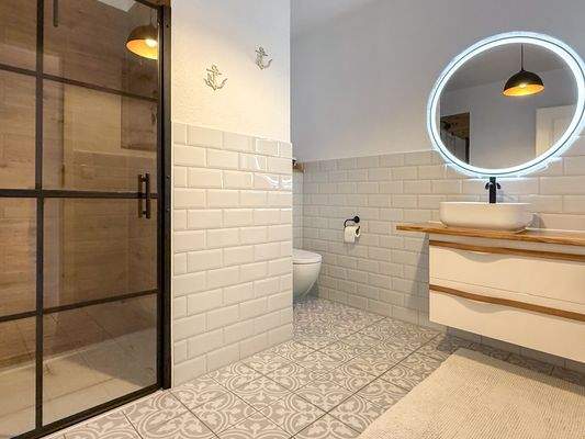 Modernes Duschbad im 2. Obergeschoss