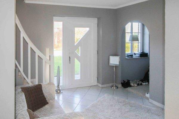 Eingangsbereich mit Garderobe und Gäste WC