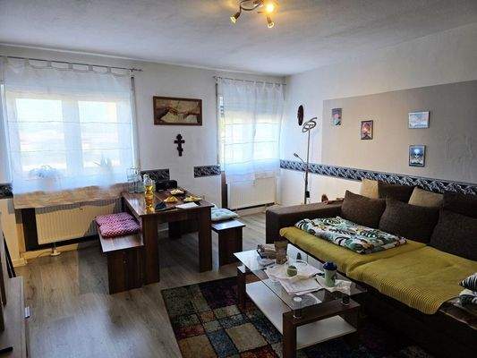 Geräumiges Wohnzimmer