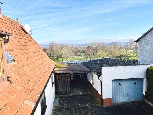 Blick vom Balkon ins Maintal und Hohe Wann