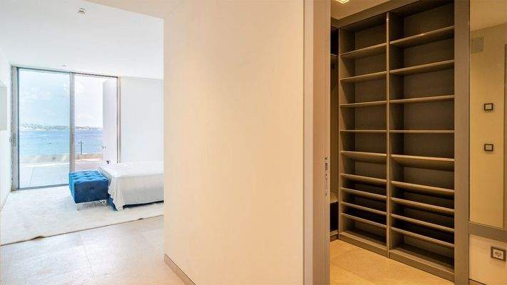 Villa in erster Meereslinie zum Verkauf in Cala Vinyes, Mallorca