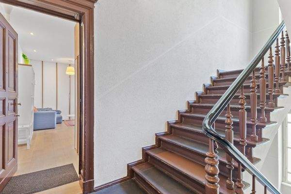 Treppenhaus - Wohnungseingang