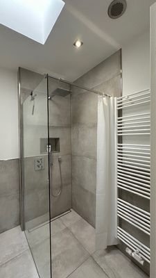 Dusche im Gäste WC