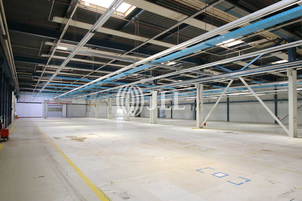 Innenansicht Halle - JLL