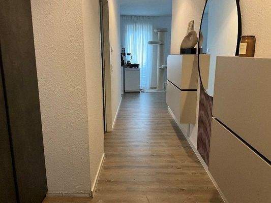 Flur mit Vinylboden.jpg