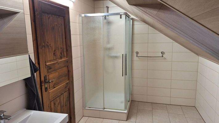 Bad im Obergeschoss (Foto1)