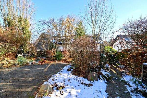 3453 Garten mit kleinem Teich