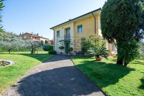 Exklusives Villenanwesen mit Seeblick in Garda - Gardasee