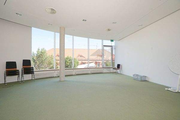 Büro mit Terrassenzugang