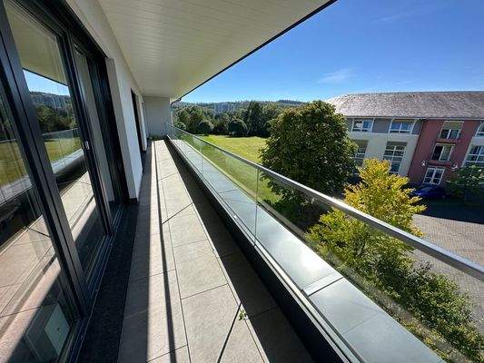 umlaufender, überdachter Balkon