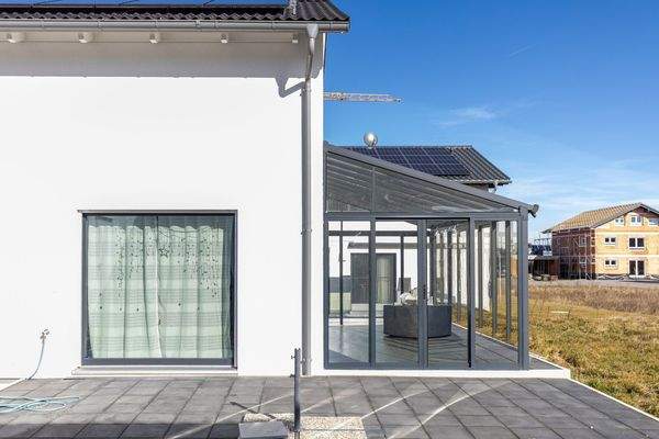 Neues und Nachhaltiges Einfamilienhaus mit geschmackvoller Ausstattung im Neubaugebiet.