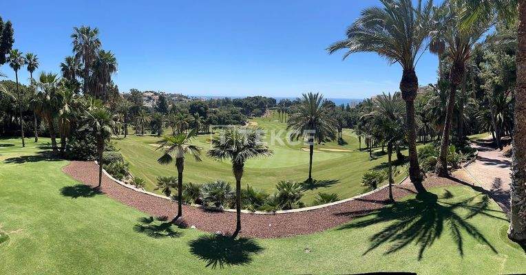Apartments in Complex Near Golf Course in Torrequebrada Benalmadena