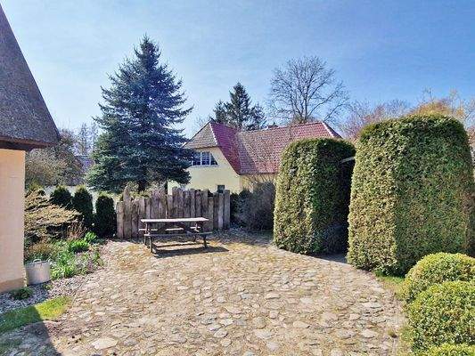 Terrasse/Grundstück