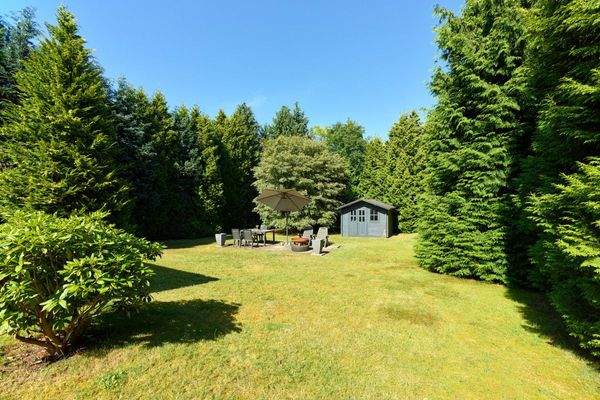 Blickdichter Garten mit Gerätehaus