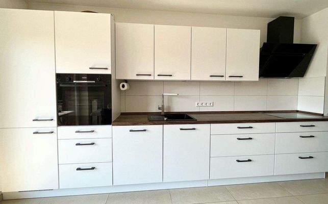 Küche (ggf. mit Einbauküche)