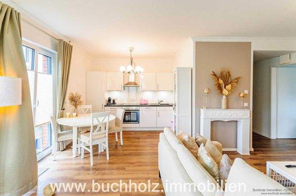 Wohnzimmer mit angrenzender Küche