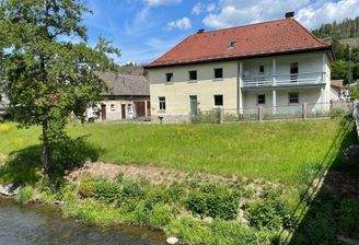 Außenansicht vom Fluß