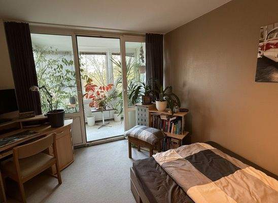 Schlafzimmer mit Loggia