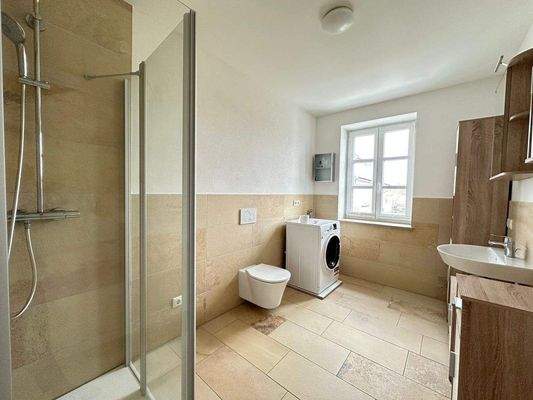 Badezimmer möbliert inkl. Waschmaschine