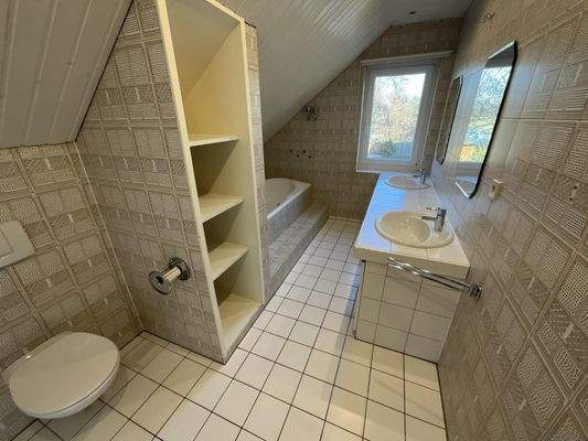 Badezimmer im Dachgeschoss
