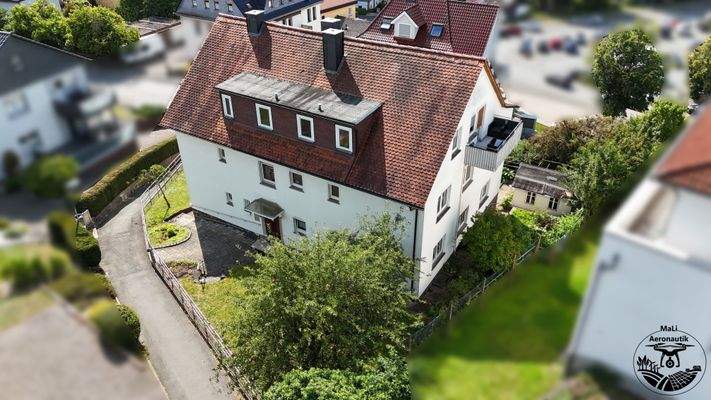 Rückseite und Hauseingang