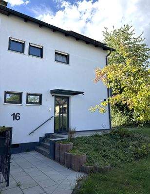 Außenansicht Eingangstüre.jpg