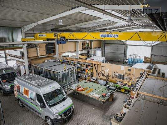 Hallenfläche mit robuster Bauweise und hoher Belastbarkeit