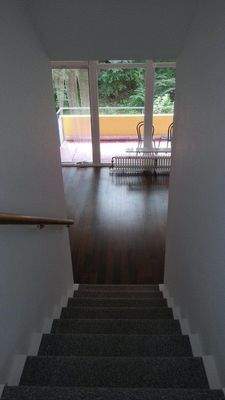 Treppe abwärts zum Wohnbereich