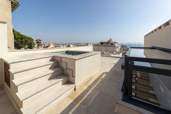 Stadthaus mit Dachterrasse mit Blick bis zur Kathedrale in Palma