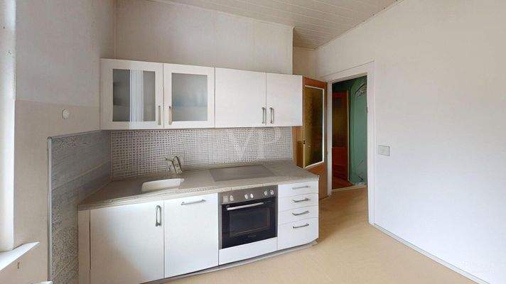 KI Küche entmöbliert